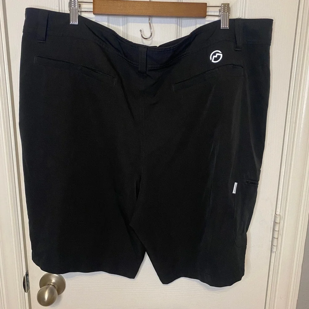 Magellan Outdoors Fish Gear Mens 44 Black Water Repellent Fishing Shorts Stretch
